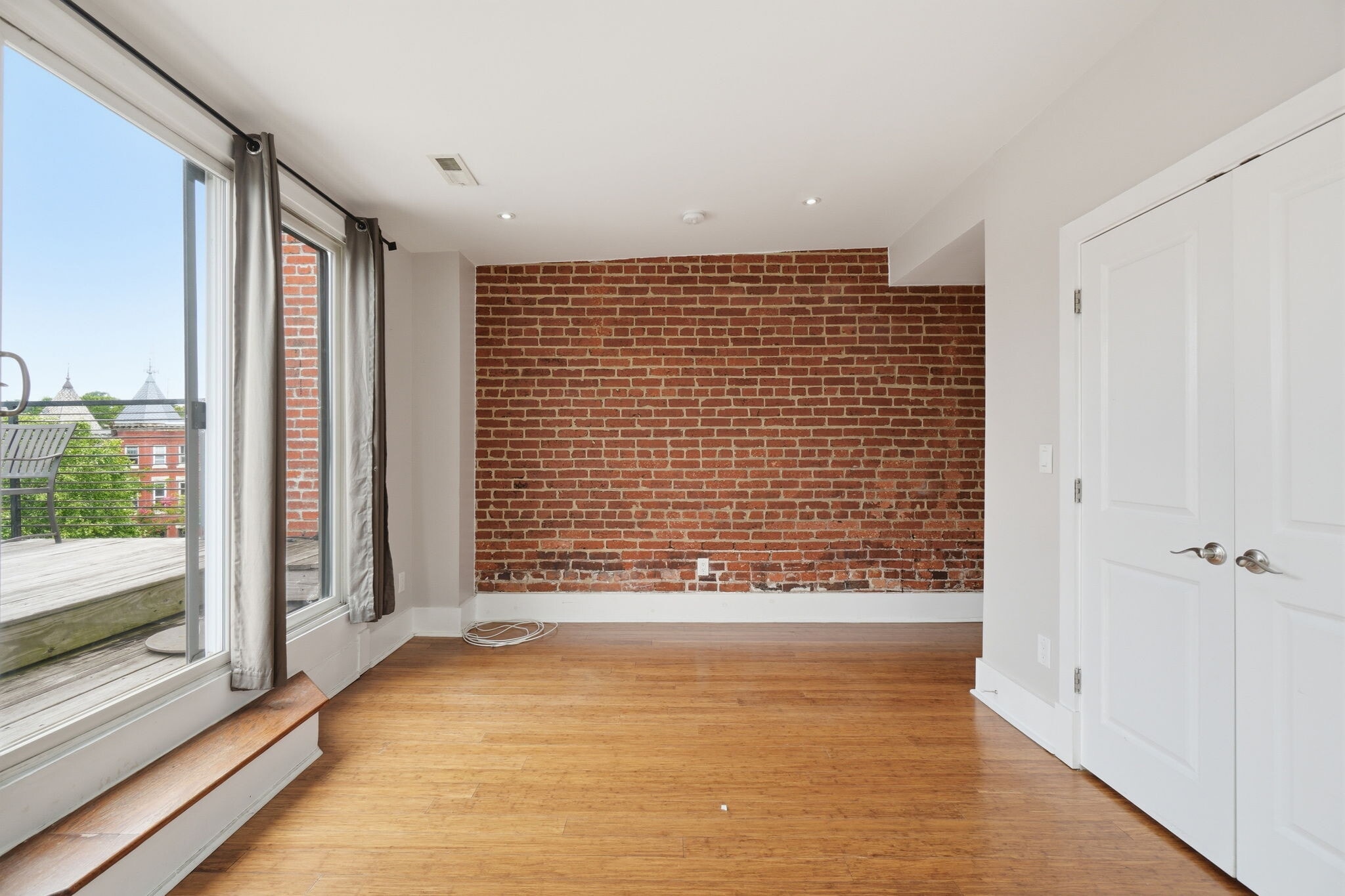 Building Photo - 2128 1st St NW