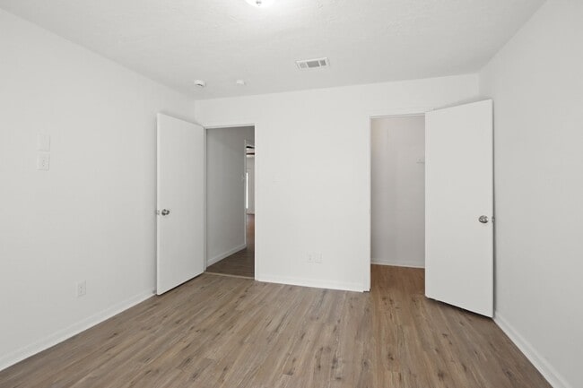 Building Photo - 24607 Green Moss Dr
