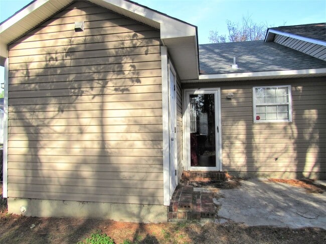 Building Photo - 2 BR 2 BA Duplex