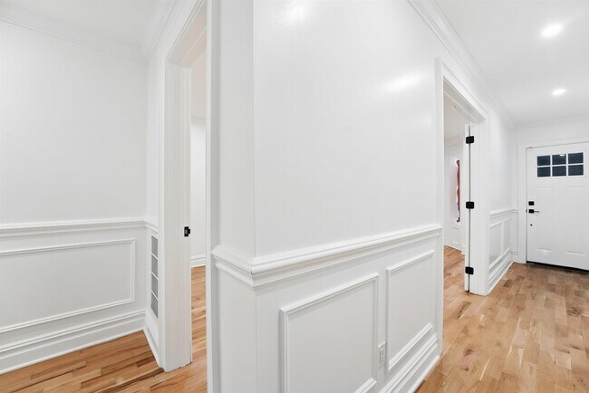 Building Photo - 52 Brinkerhoff St