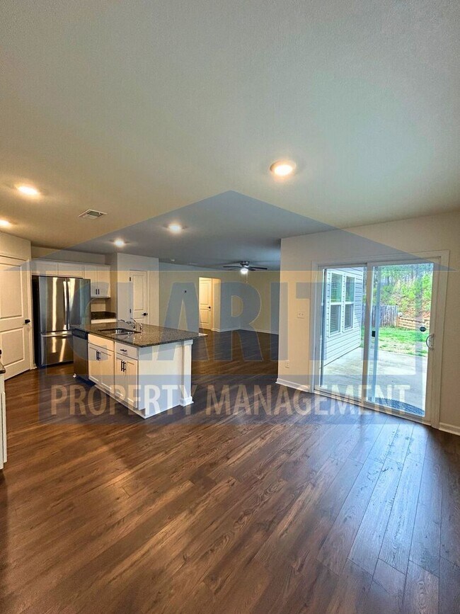 Building Photo - Beautiful 3 bedroom home in North Cleveland neighborhood!