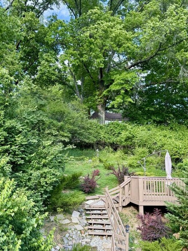Building Photo - Available Now! 2-bed home in Ft. Thomas with lots to offer!