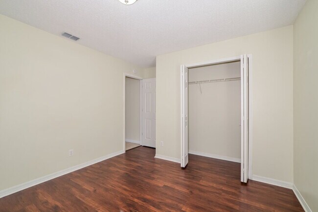 Building Photo - 8000 Stirrupwood Ct