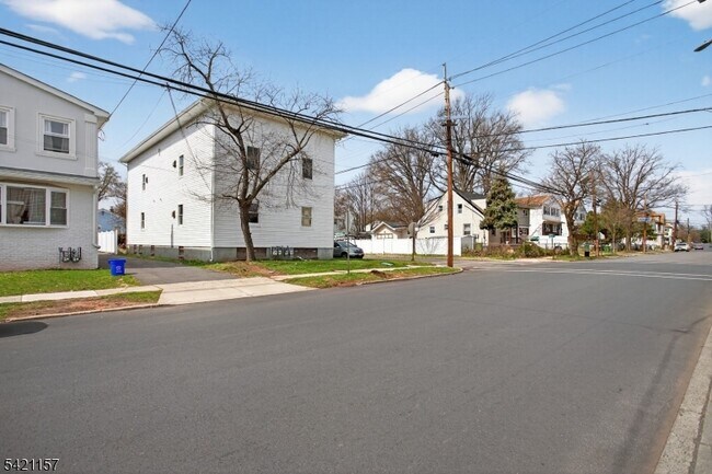 Building Photo - 378 Grand St