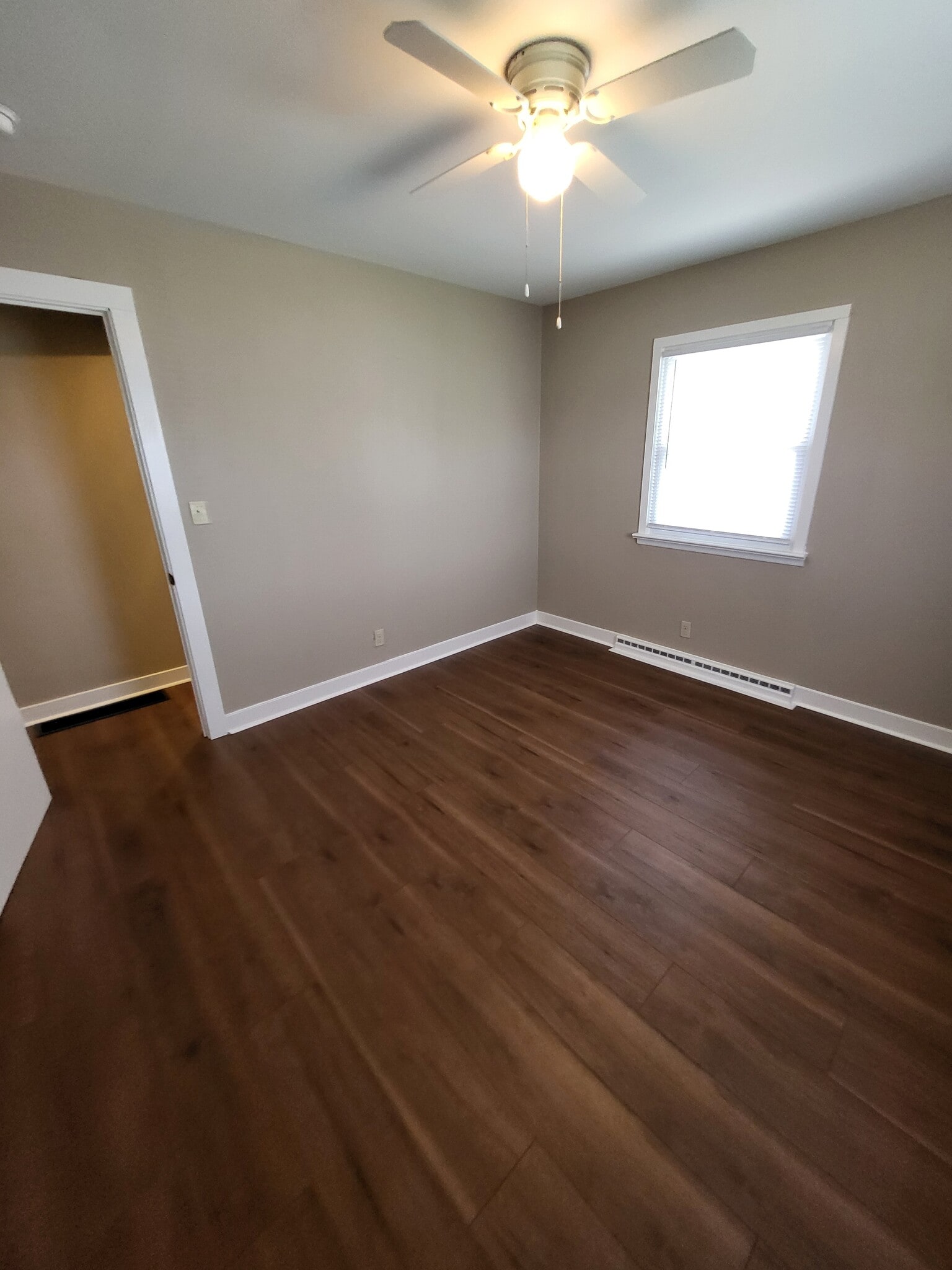 M Bedroom - 709 Michigan St