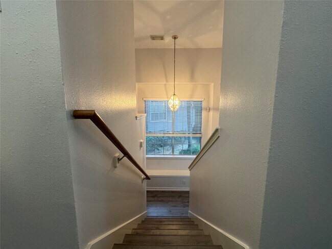 Building Photo - 70 Marble Rock Pl
