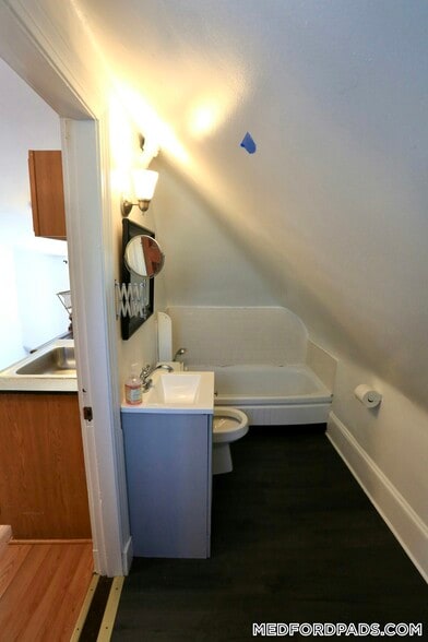 Building Photo - 124 Forest St