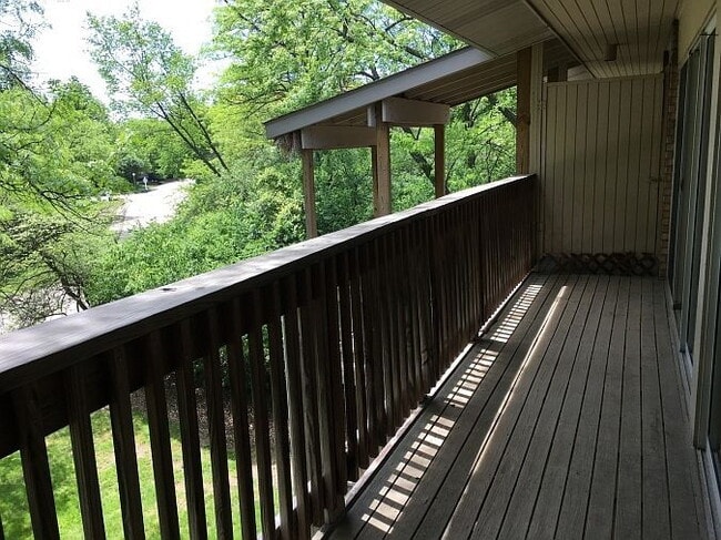 Building Photo - "Charming 2-Bedroom Retreat in Lisle with Spacious Living – 850 Sq Ft of Comfort!"