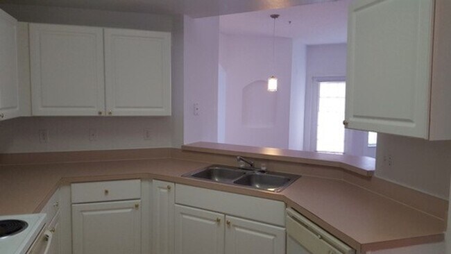 Building Photo - Luxury property. One bedroom condo