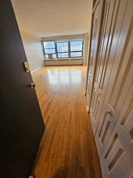 Building Photo - 652 W Gordon Ter