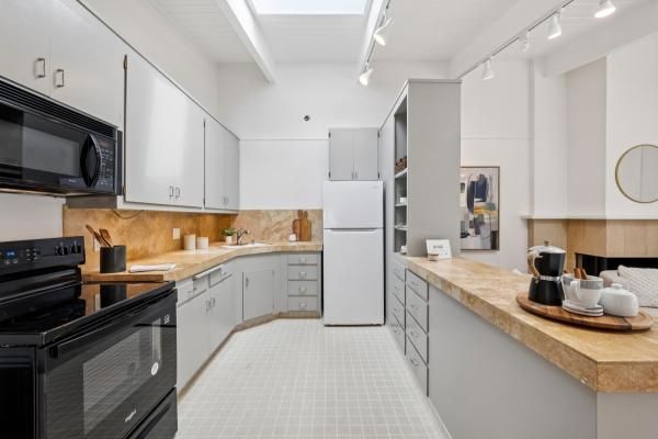 Building Photo - 14 Stadium Way