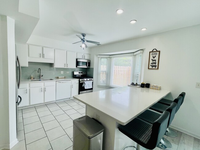 Building Photo - 1506 Fernwood Ct