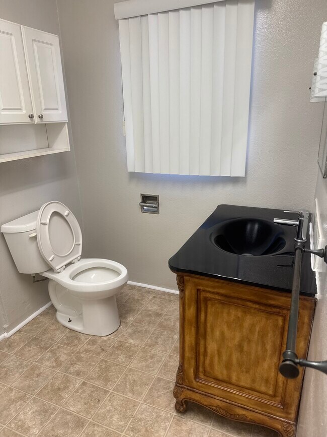 Building Photo - 1145 E Wilson Ave