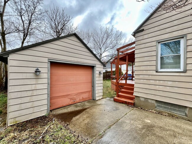 Building Photo - Three Bedroom Home in Northeast Grand Rapids