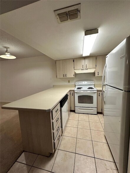 Building Photo - 69 Village Dr