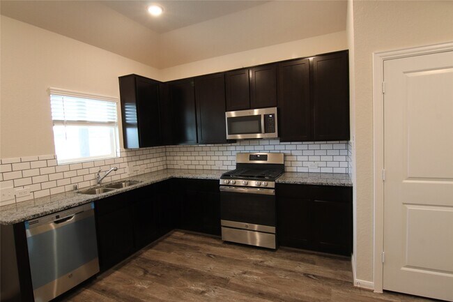 Building Photo - 24010 Farmstead Dr