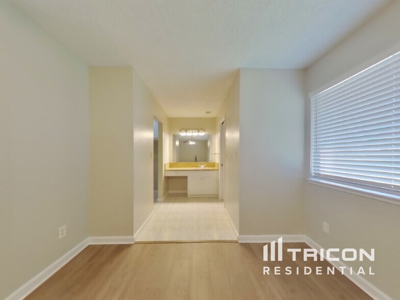 Building Photo - 405 Pirinen Ln
