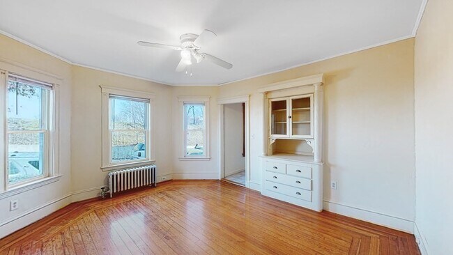 Building Photo - 16 Bentham Rd