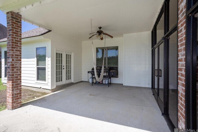 Building Photo - 9430 Magnolia Crossing Dr