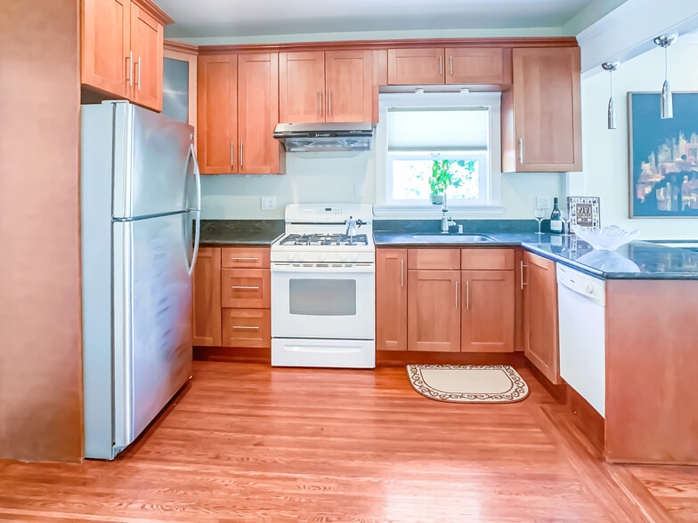 Kitchen - 2410 Russell St
