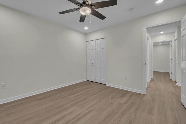 Building Photo - 129 Vintage Cir