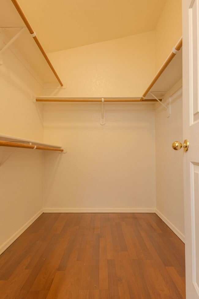 Building Photo - 3 Bedroom 2 Bathroom