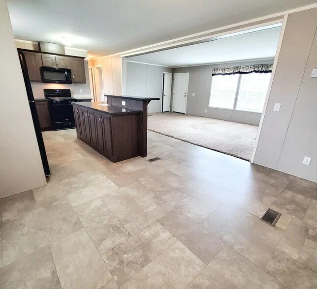 Building Photo - 9576 Mariner Dr