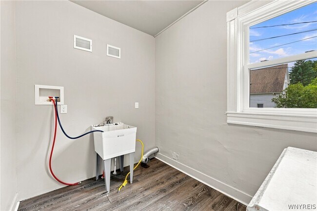Building Photo - 55 Vernon Pl