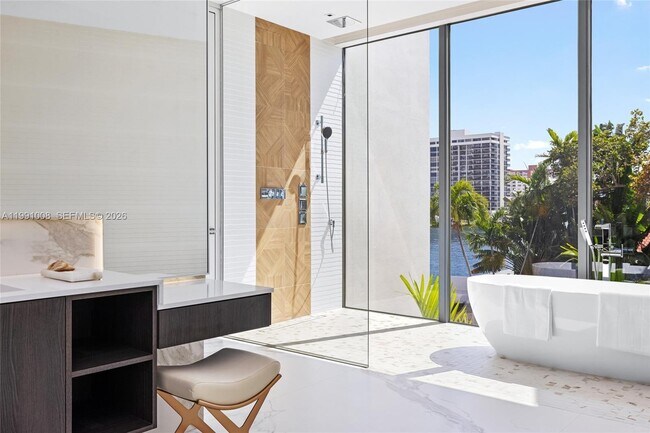 Building Photo - 503 Palm Dr