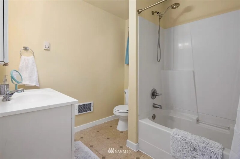 Building Photo - 2190 Washington St