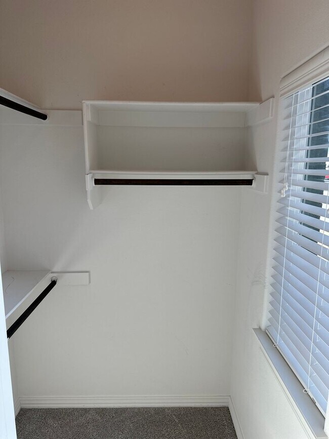 Building Photo - Available Now! Modern 3-Bedroom, 2-Bathroom Home in Legendary Subdivision near Shaw Elementary