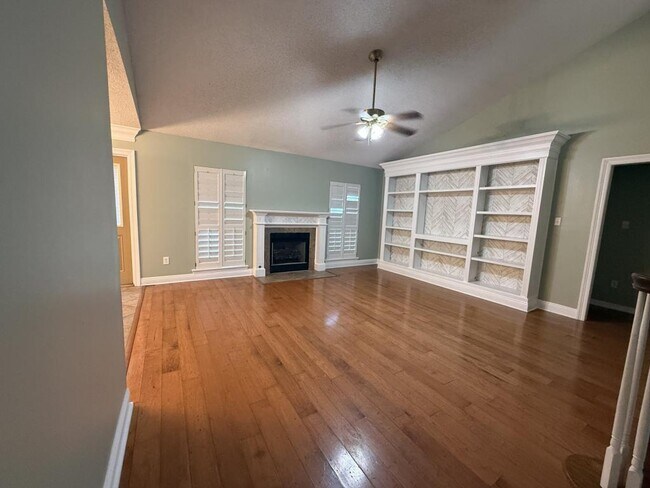 Building Photo - 2065 Juniper Dr