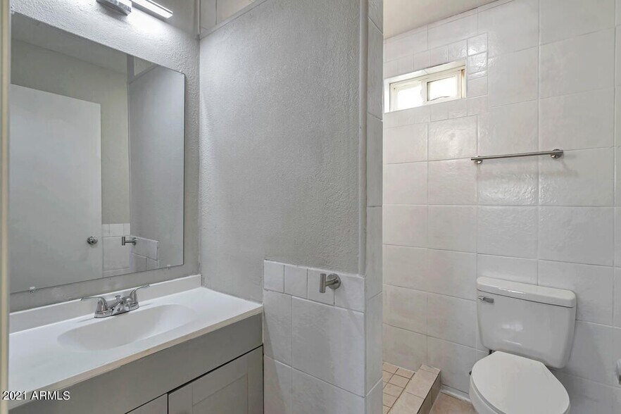 Building Photo - 5206 W Ocotillo Rd
