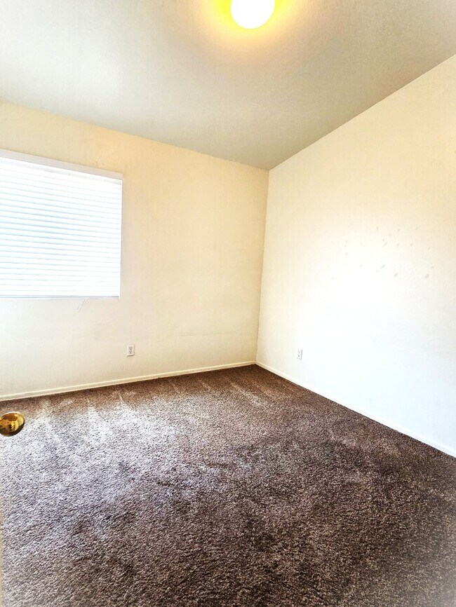 Building Photo - Wonderful 3-bedroom 2 bathroom