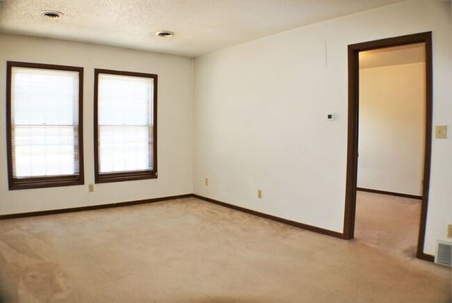 Building Photo - $1,195 | 2 Bedroom, 2 Bathroom Apartment |...