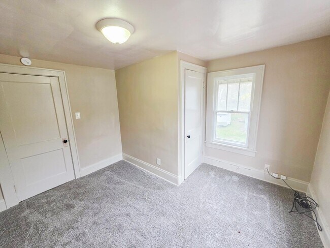 Building Photo - 2044 18th St SW