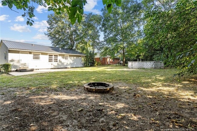Building Photo - 821 Sandalwood Dr