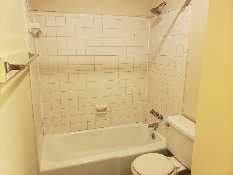 Building Photo - 6 Hallcox St