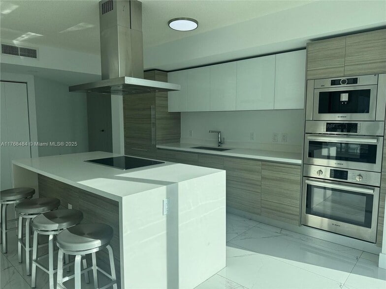 Building Photo - 330 Sunny Isles Blvd