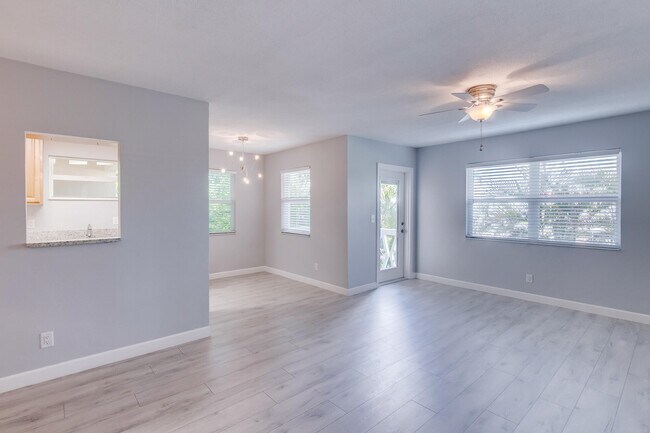 Building Photo - 2591 NE 55th Ct