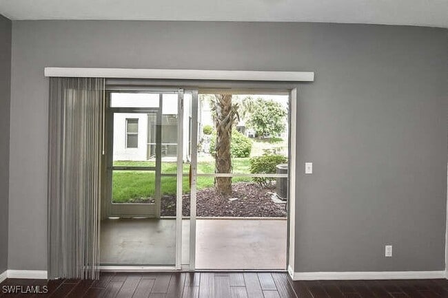 Building Photo - 10100 Poppy Hill Dr