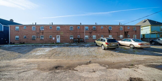 Building Photo - 472 Elsmere St