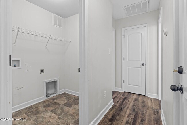 Building Photo - 106 Shallow Ct