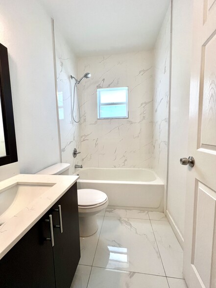 Building Photo - 1987 NW 49th St