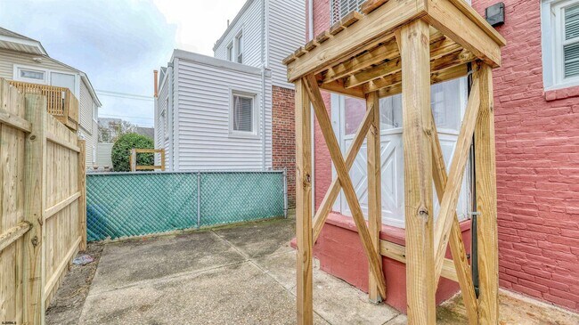 Building Photo - 103 N Harvard Ave