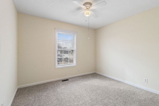 Building Photo - 1037 Persimmon Ct
