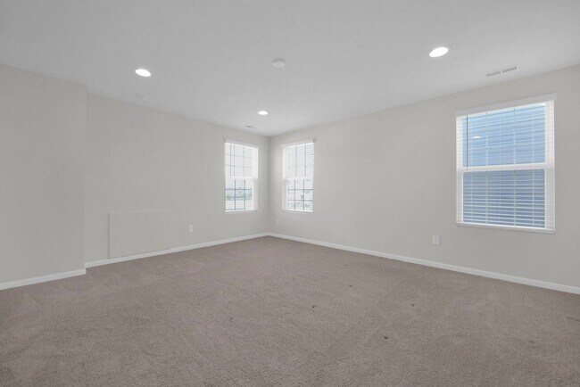 Building Photo - High End-New Build 5 Bed Home Plain City