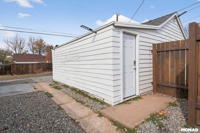 Building Photo - 4325 S Cherokee St