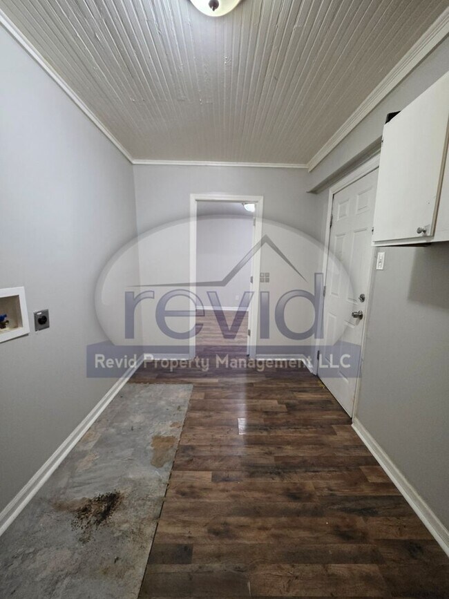 Building Photo - 3 Bedroom Home!!