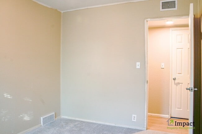 Building Photo - 403 Burlington Ave